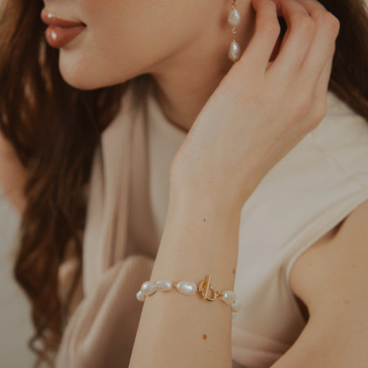 Vergoldetes Perlenarmband: Zeitlose Eleganz für Ihren Stil. Entdecken Sie unser exquisites Perlenarmband und verleihen Sie Ihrem Look einen Hauch von Raffinesse!