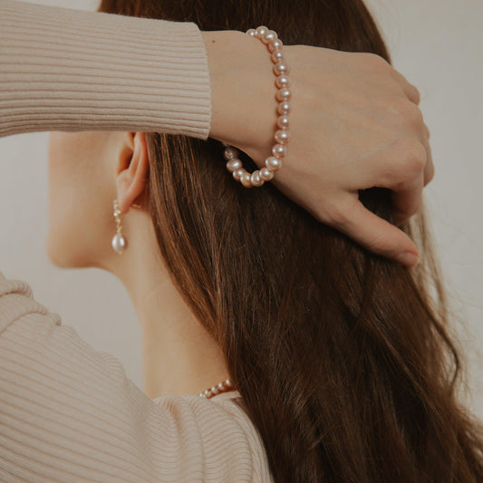 Armband Perlen: Zeitlose Eleganz für Ihren Stil. Entdecken Sie unser exquisites Perlenarmband und vervollständigen Sie Ihr Outfit mit Stil!
