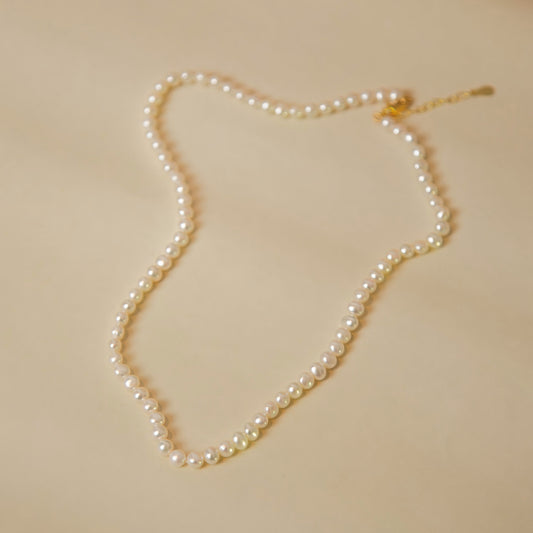 Hochzeitsschmuck 925 Silber: Verzaubern Sie mit einer vergoldeten Perlenkette. Entdecken Sie hochwertigen Schmuck für Ihren besonderen Tag!