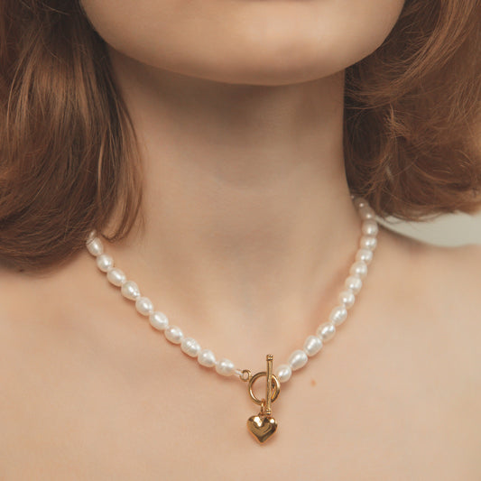 Perlen-Choker: Eleganz trifft auf zeitgenössischen Stil. Entdecken Sie unsere exklusive Kollektion für einen unverwechselbaren Look!