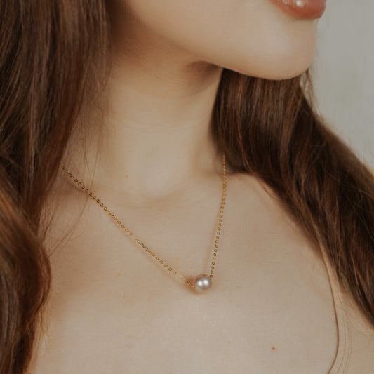 Vergoldete Perlenhalskette: Zeitlose Eleganz trifft auf luxuriösen Glanz. Entdecken Sie unsere exklusive Kollektion für einen strahlenden Auftritt!