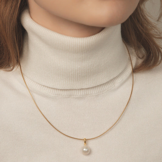 Tauchen Sie ein in die Schönheit unserer vergoldeten Perlenkette aus echtem 925er Silber - ein zeitloses Meisterwerk der Eleganz.