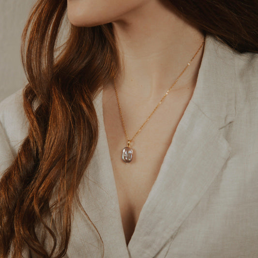 Entdecken Sie unsere exquisiten vergoldeten Perlenketten - stilvoll, anspruchsvoll und zeitlos schön für jeden Anlass.
